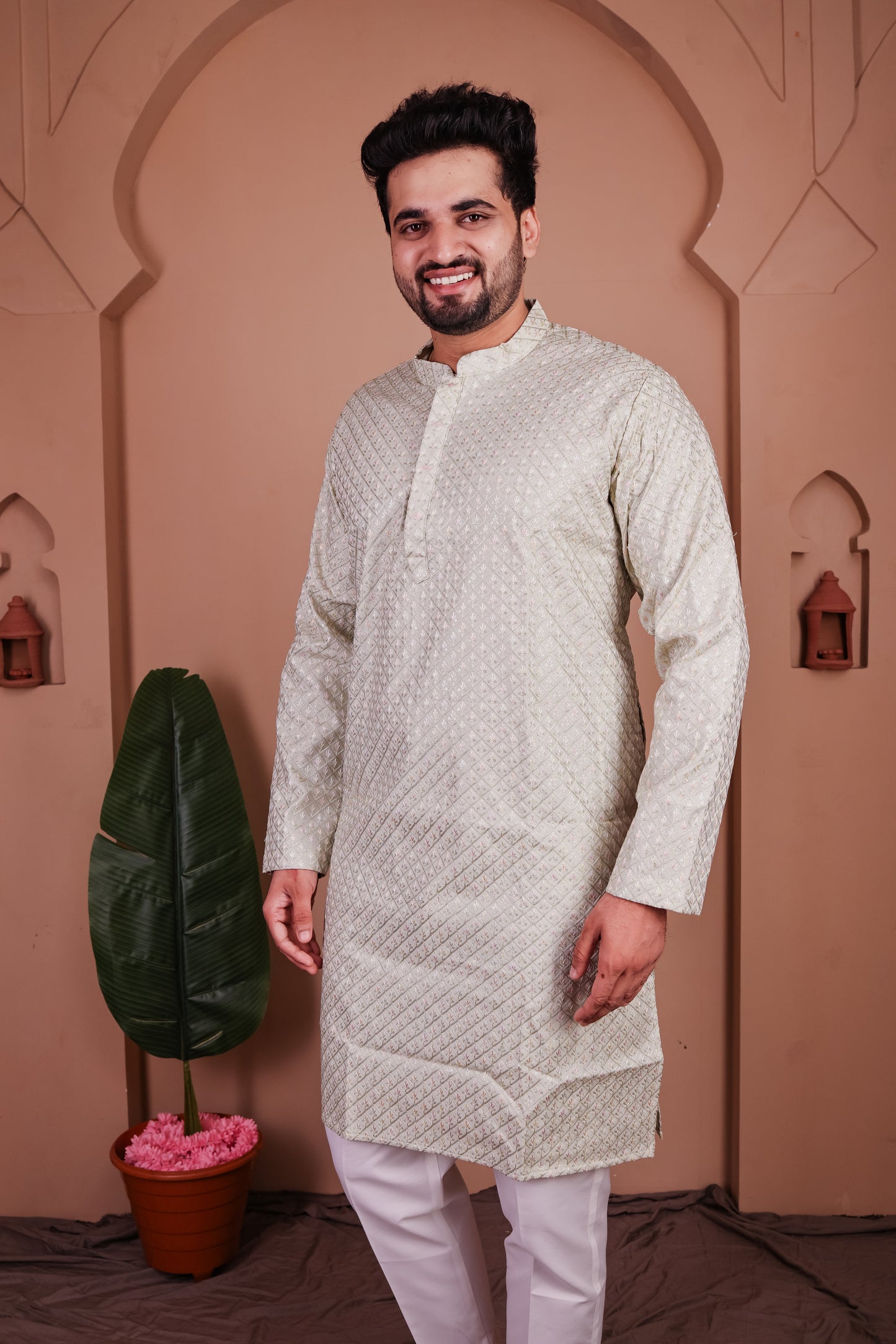 Festive Kurta with Elegant Patterned Embroidery