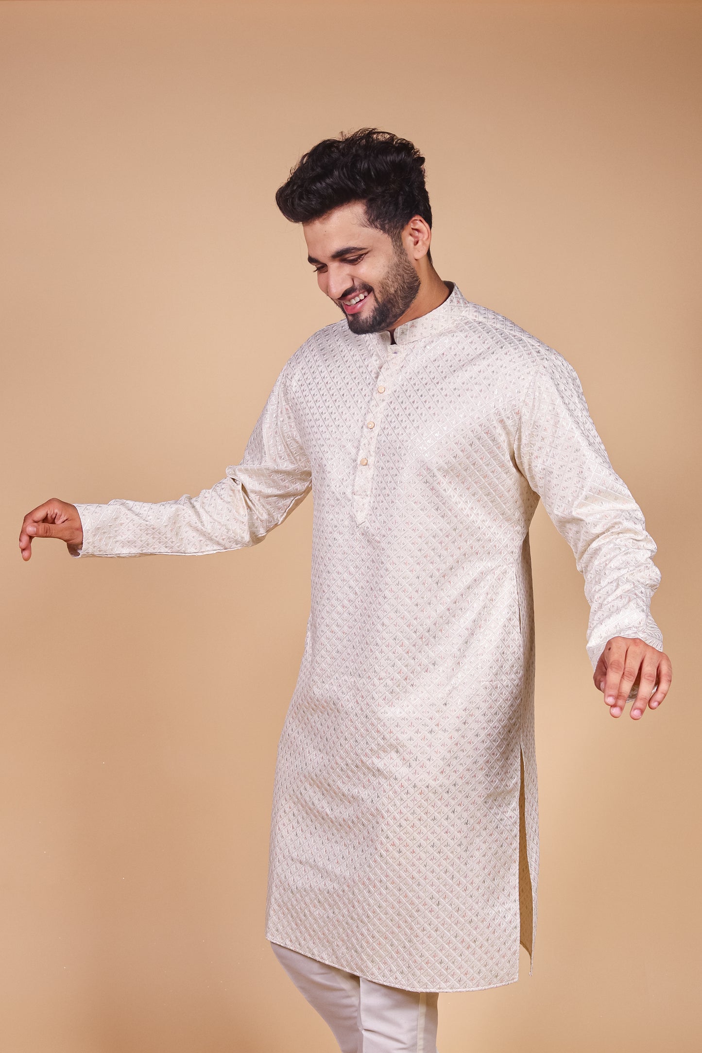 Festive Kurta with Elegant Patterned Embroidery