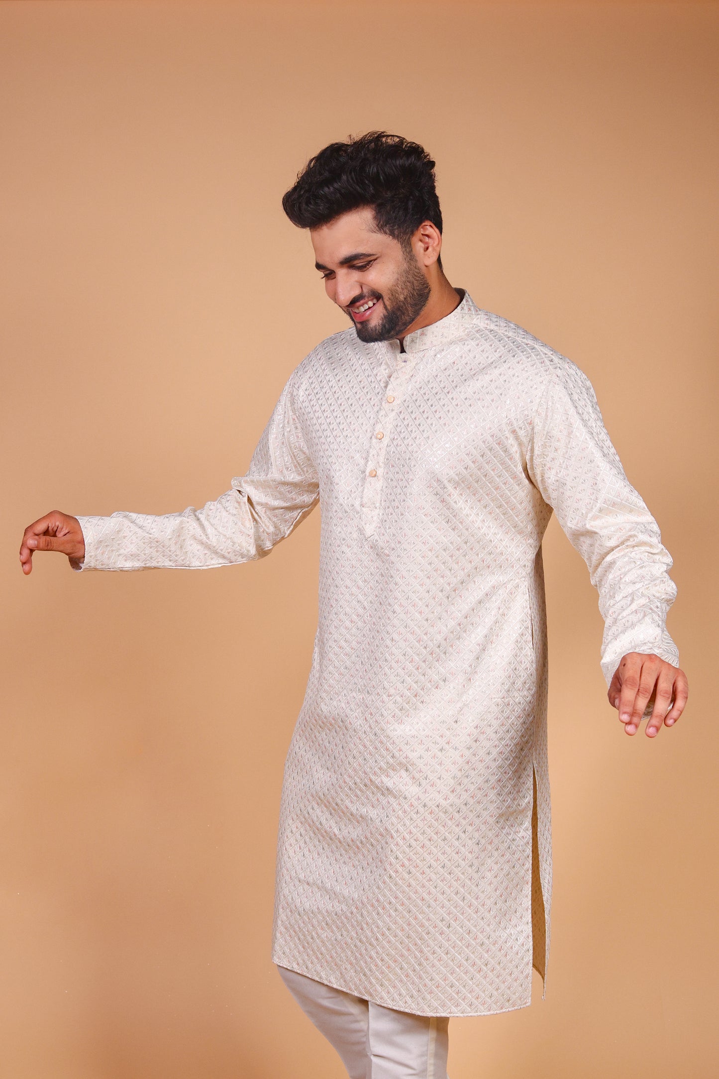 Festive Kurta with Elegant Patterned Embroidery
